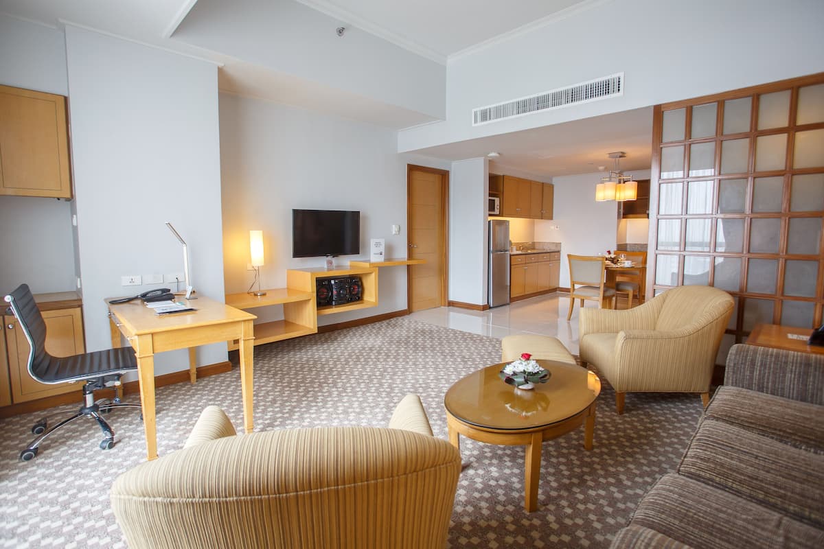 One-Bedroom Executive | Living area