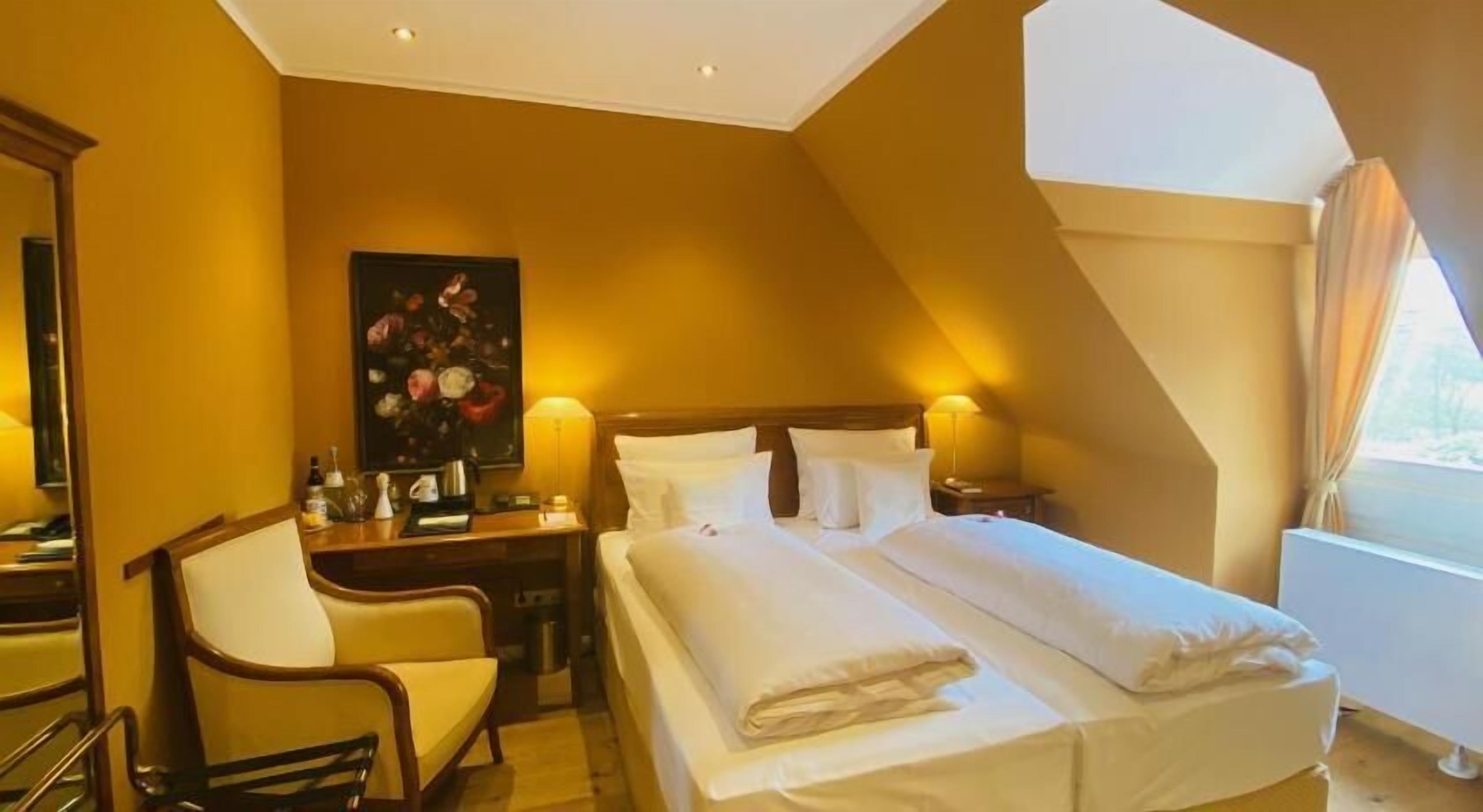 Frigobar, cofres nos quartos, individualmente decorados, escrivaninha