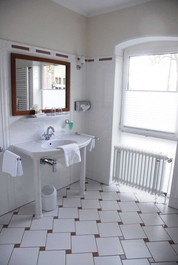 Bathroom sink - Landhaus Eggert (Münster)