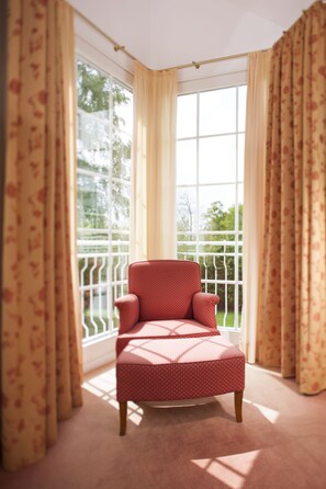 Minibar, safe på rommet, individuelt dekorert og skrivebord