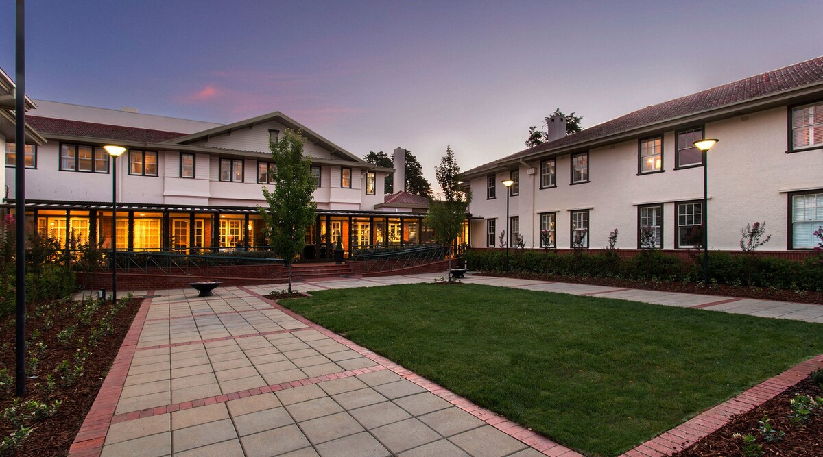 Hotel Kurrajong Canberra