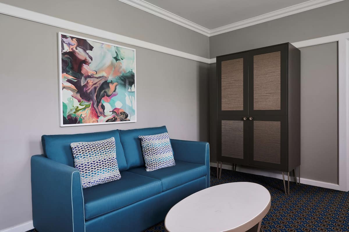 1 bedroom, premium bedding, pillow-top beds, minibar