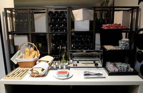 Buffet breakfast on weekdays (EUR 13 per person)