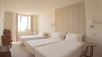 Donzen dekbedden, een minibar, een kluis op de kamer, een bureau