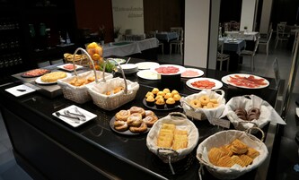 Buffet breakfast on weekdays (EUR 13 per person)