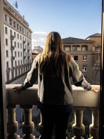 Twin Iconic (Vistas Calle Principal + Albornoz + Cafetera) | Down comforters, minibar, in-room safe, desk