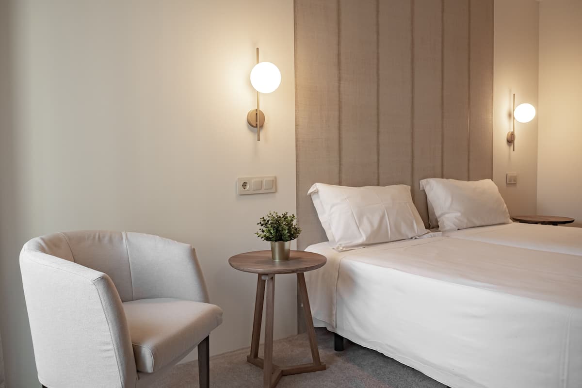 twin urban | down duvets, minibar, in-room safe, desk