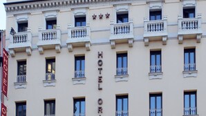 A hotel building with a classic architectural style, featuring multiple balconies and a prominent "HOTEL" sign on the facade. - Hotel Oriente (Zaragoza)