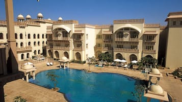 Außenpool, Liegestühle