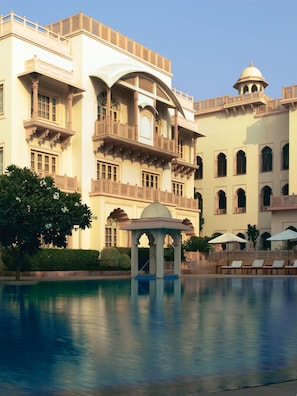 Outdoor pool, sun loungers