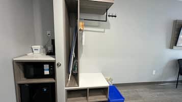 Room, 1 King Bed, Non Smoking (Sundeck) | Desk, iron/ironing board, free cots/infant beds, WiFi