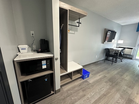 Escritorio, tabla de planchar con plancha, cunas gratuitas y wifi . Travelodge by Wyndham Bracebridge