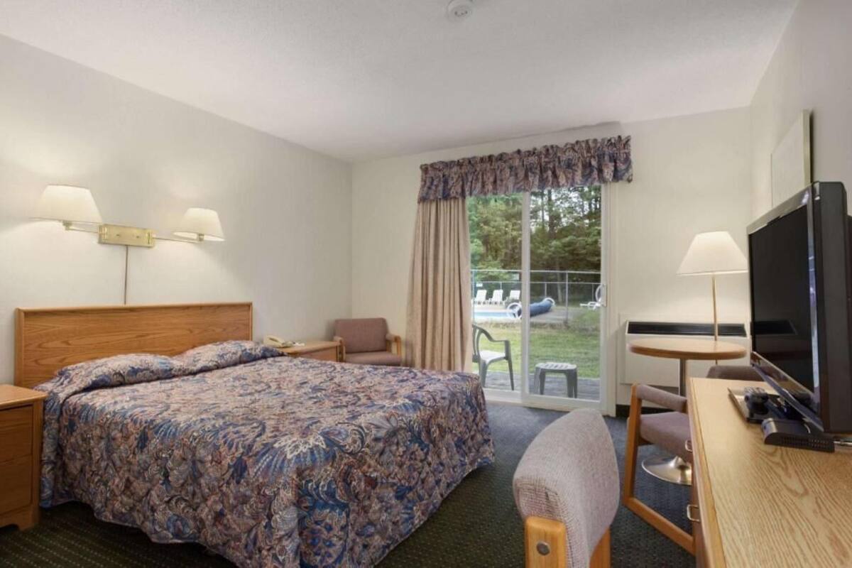 Desk, iron/ironing board, free cots/infant beds, free WiFi