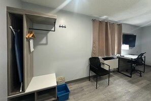 Room, 1 King Bed, Non Smoking