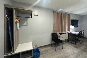 Room, 1 King Bed, Non Smoking