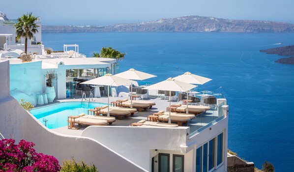 Mittagessen und Abendessen, Blick auf den Pool 