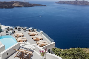 Mittagessen, Abendessen, mediterrane Küche, Blick auf den Pool 