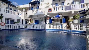 Seasonal outdoor pool, open 8:00 AM to 8:00 PM, pool umbrellas
