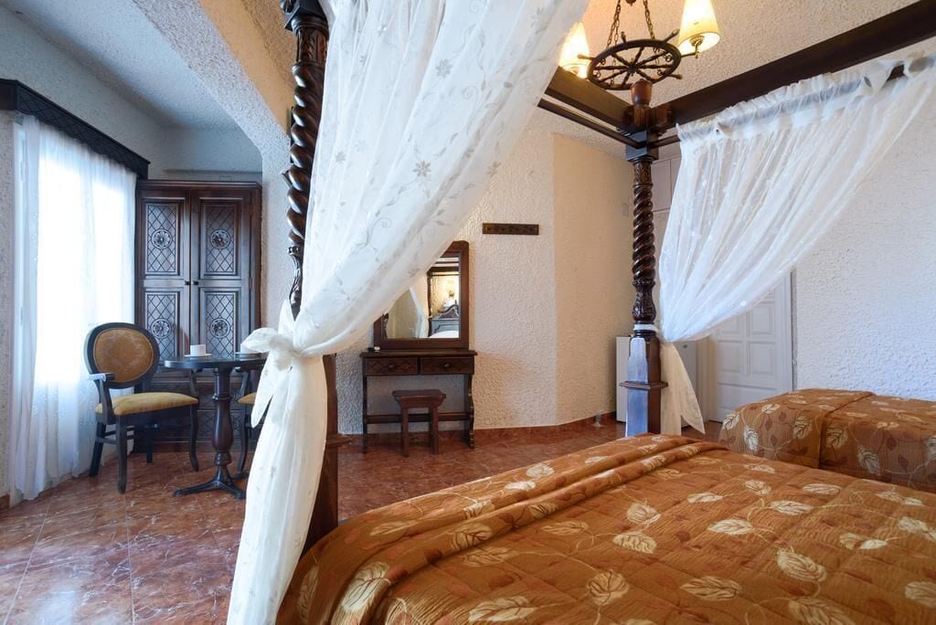 triple room | 1 bedroom, in-room safe, desk, soundproofing