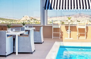 3 restaurants, breakfast served - Divani Caravel (Kaisariani)