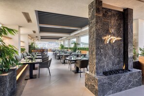 3 nhà hàng, phục vụ bữa sáng 