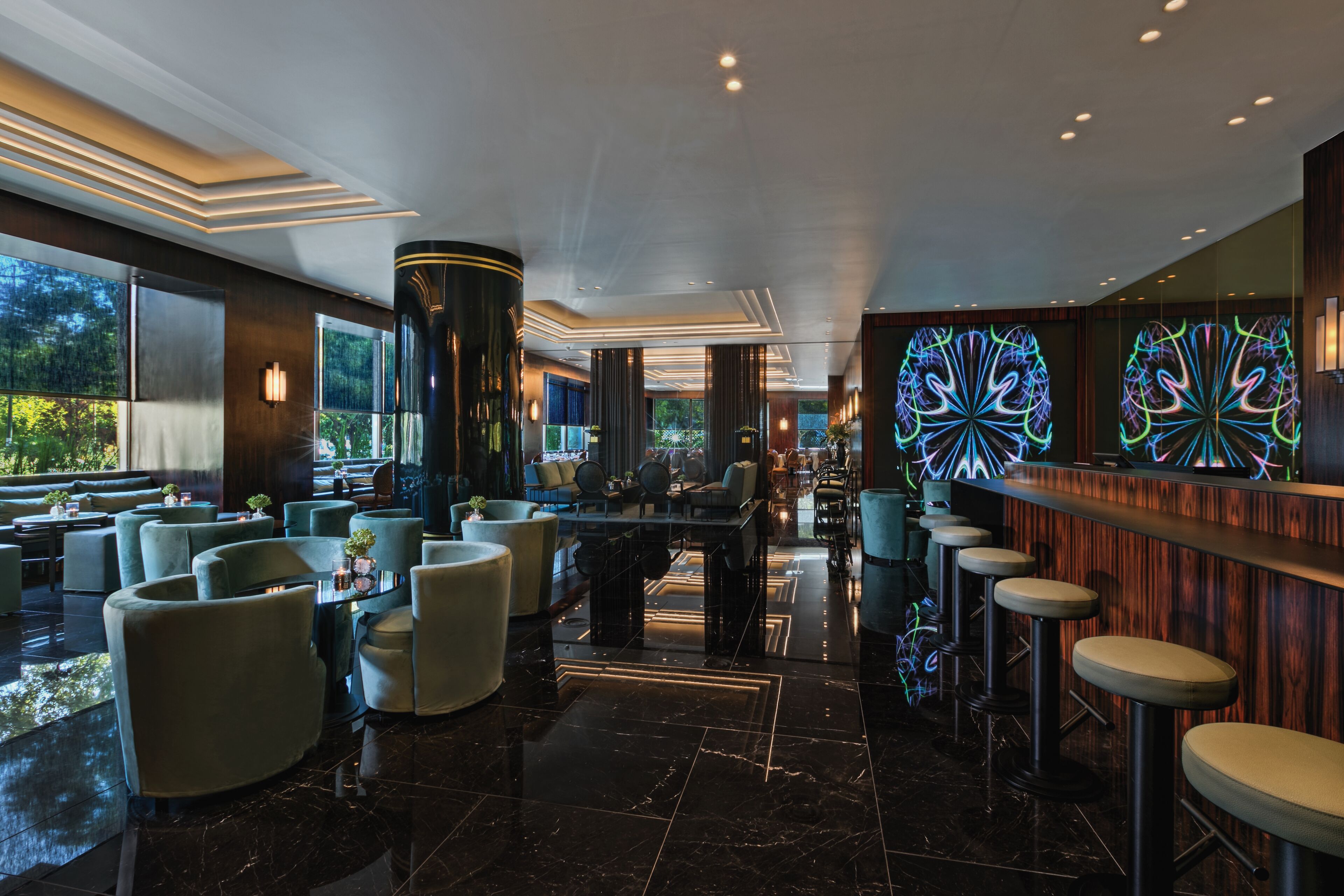 3 restaurants, breakfast served