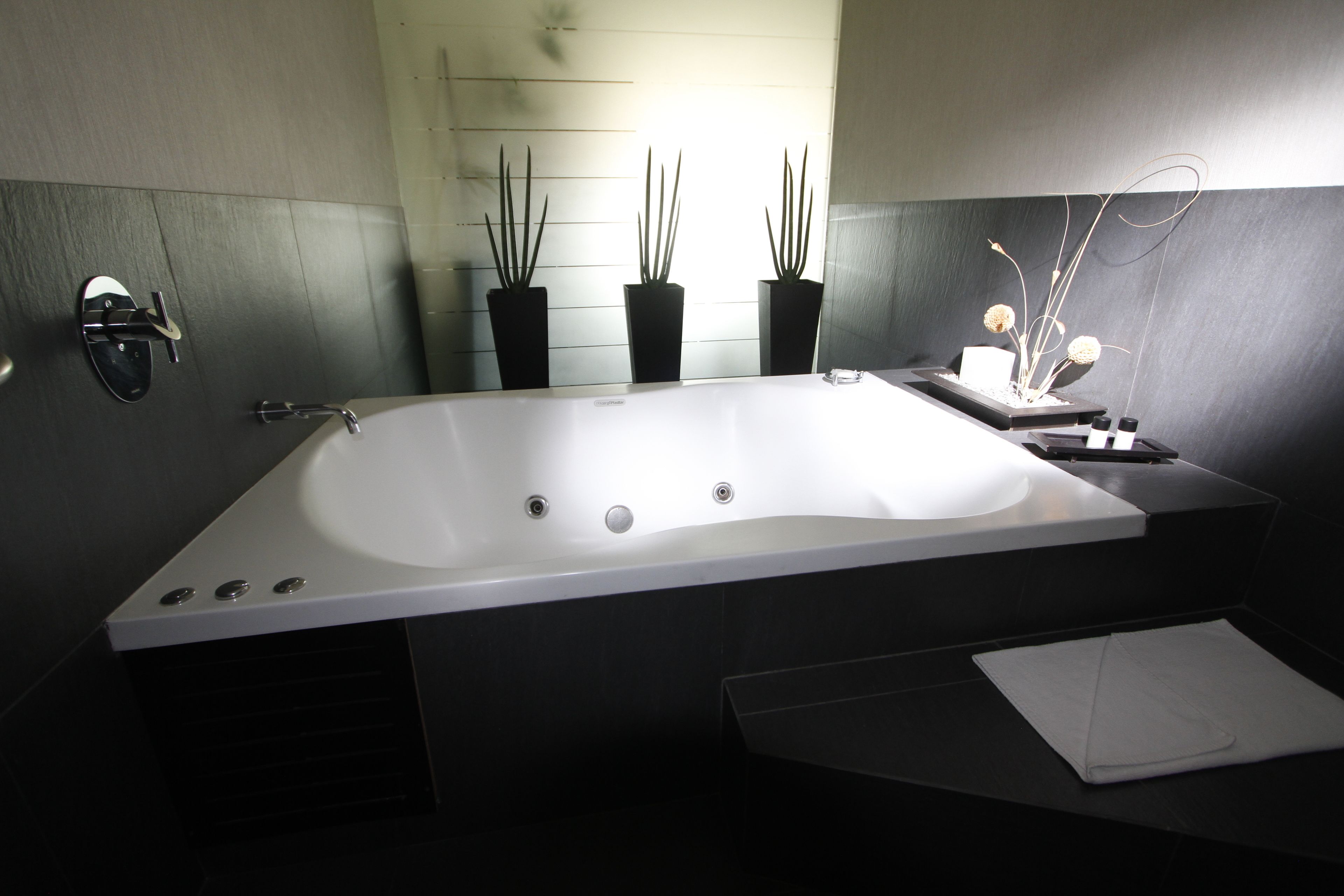 junior suite, 1 king bed | 1 bedroom, minibar, in-room safe, desk