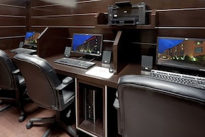 A modern office space with three desks, each equipped with a desktop computer, keyboard, and monitor. - Crowne Plaza Toluca Lancaster by IHG (Toluca)