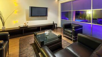 Suite, 1 dormitori | Minibar, caixa forta a l'habitació i escriptori