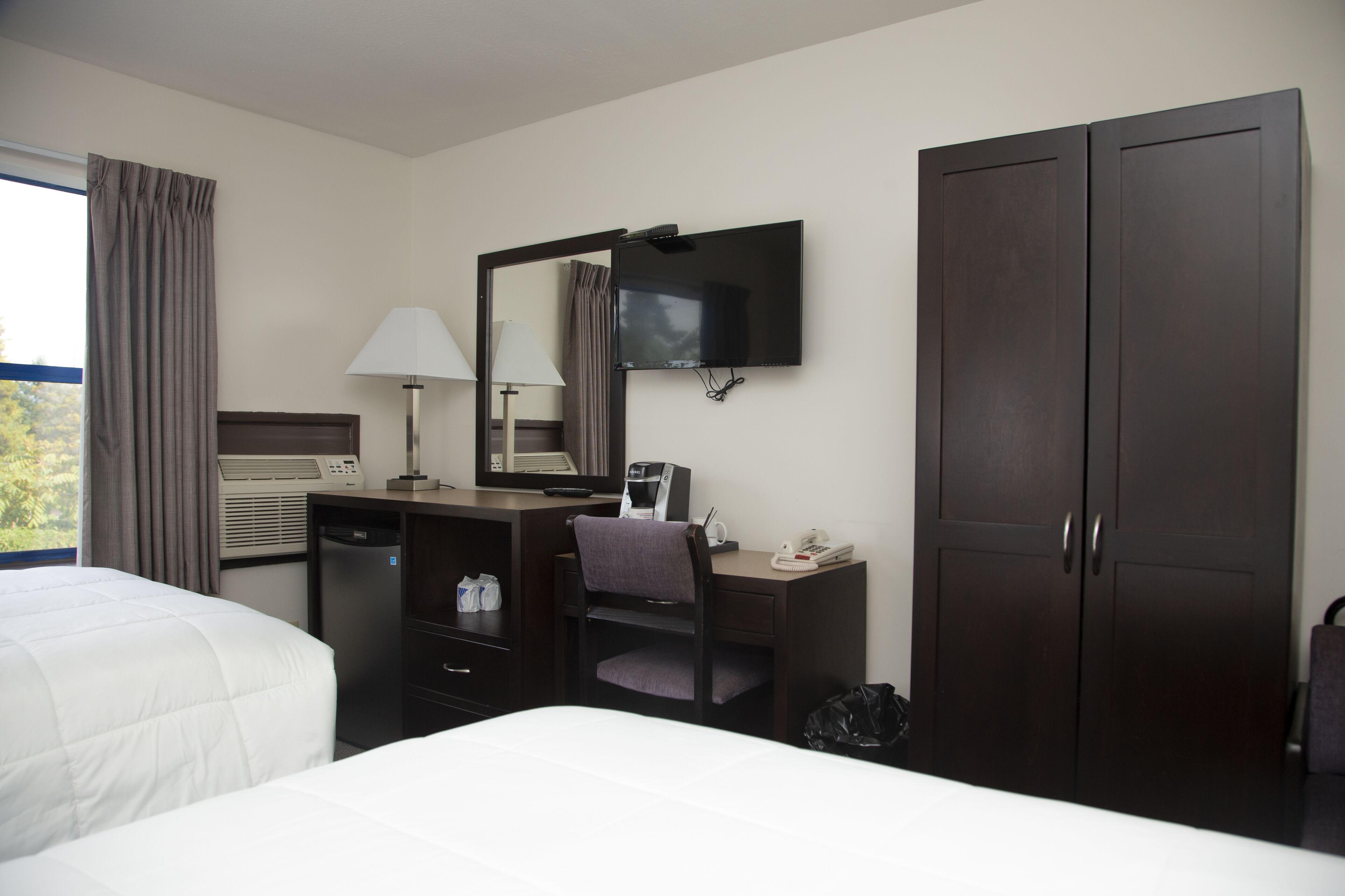 Photo - Happy Day Inn