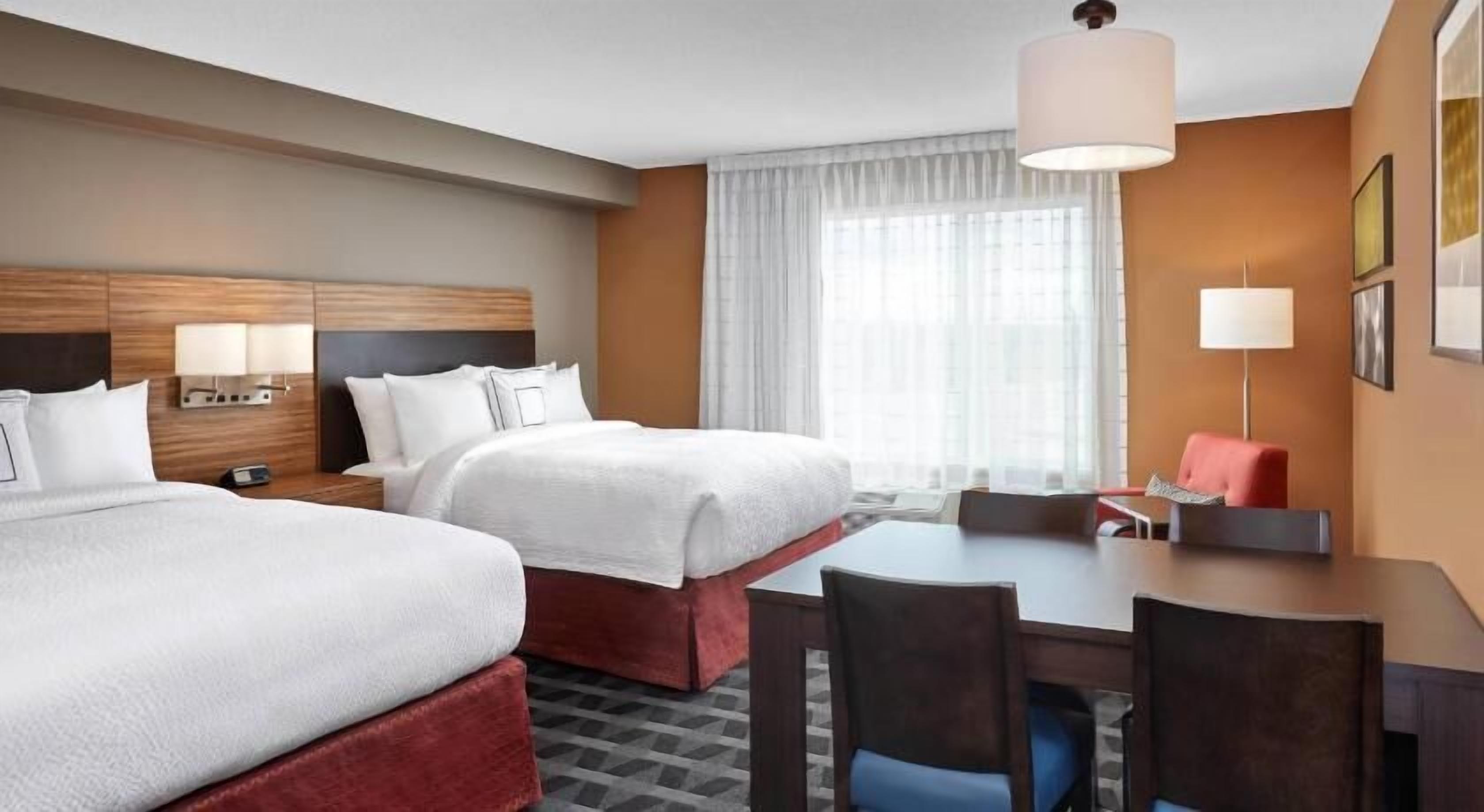 Laptop workspace, blackout drapes, iron/ironing board, free WiFi