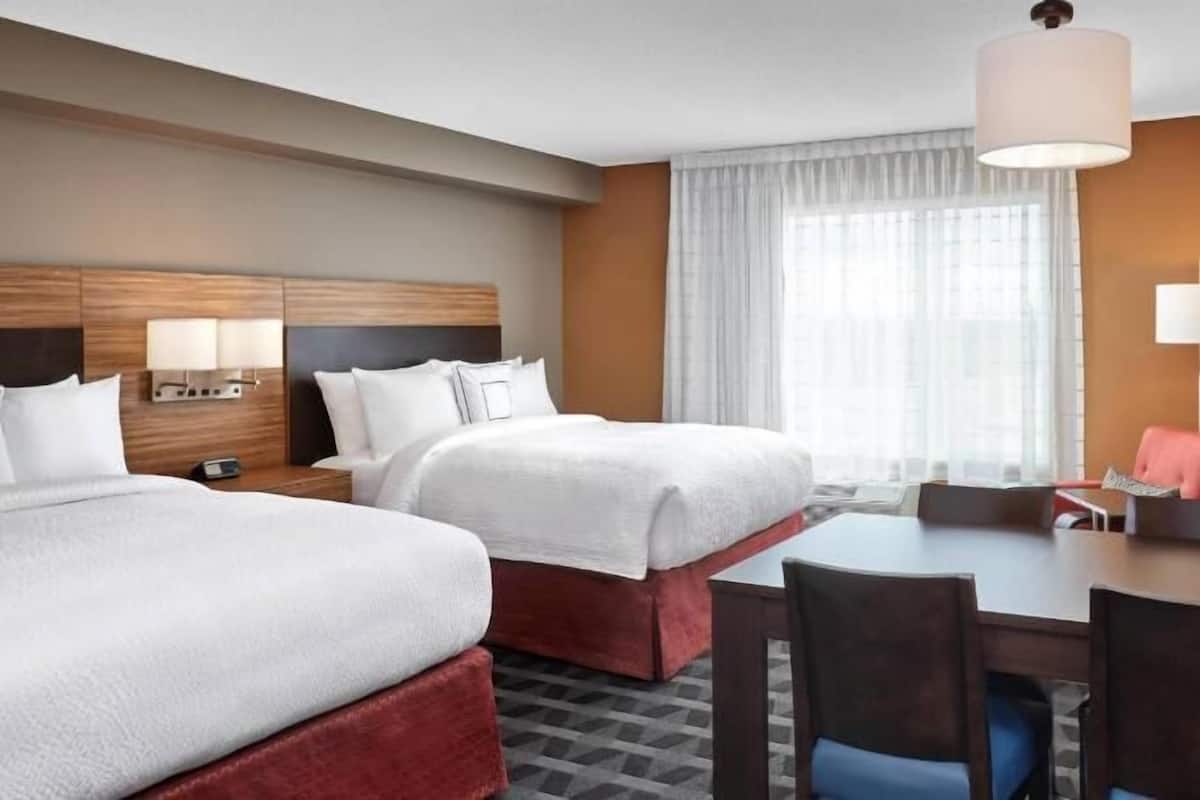 Laptop workspace, blackout curtains, iron/ironing board, free WiFi