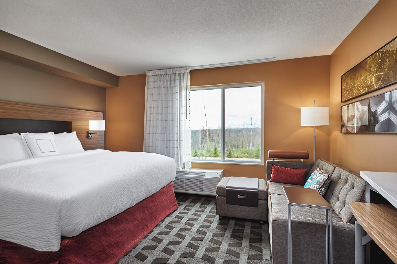 Laptop workspace, blackout curtains, iron/ironing board, free WiFi