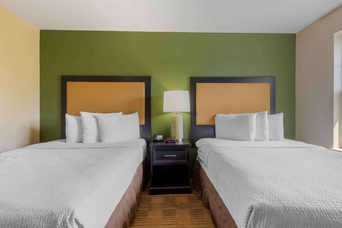 Deluxe Studio, Multiple Beds, Non Smoking | Desk, blackout drapes, iron/ironing board, free WiFi