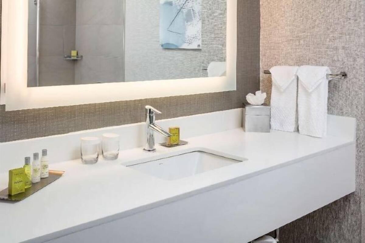 Baño | Amenidades de baño gratuitas, secadora de cabello, toallas, jabón