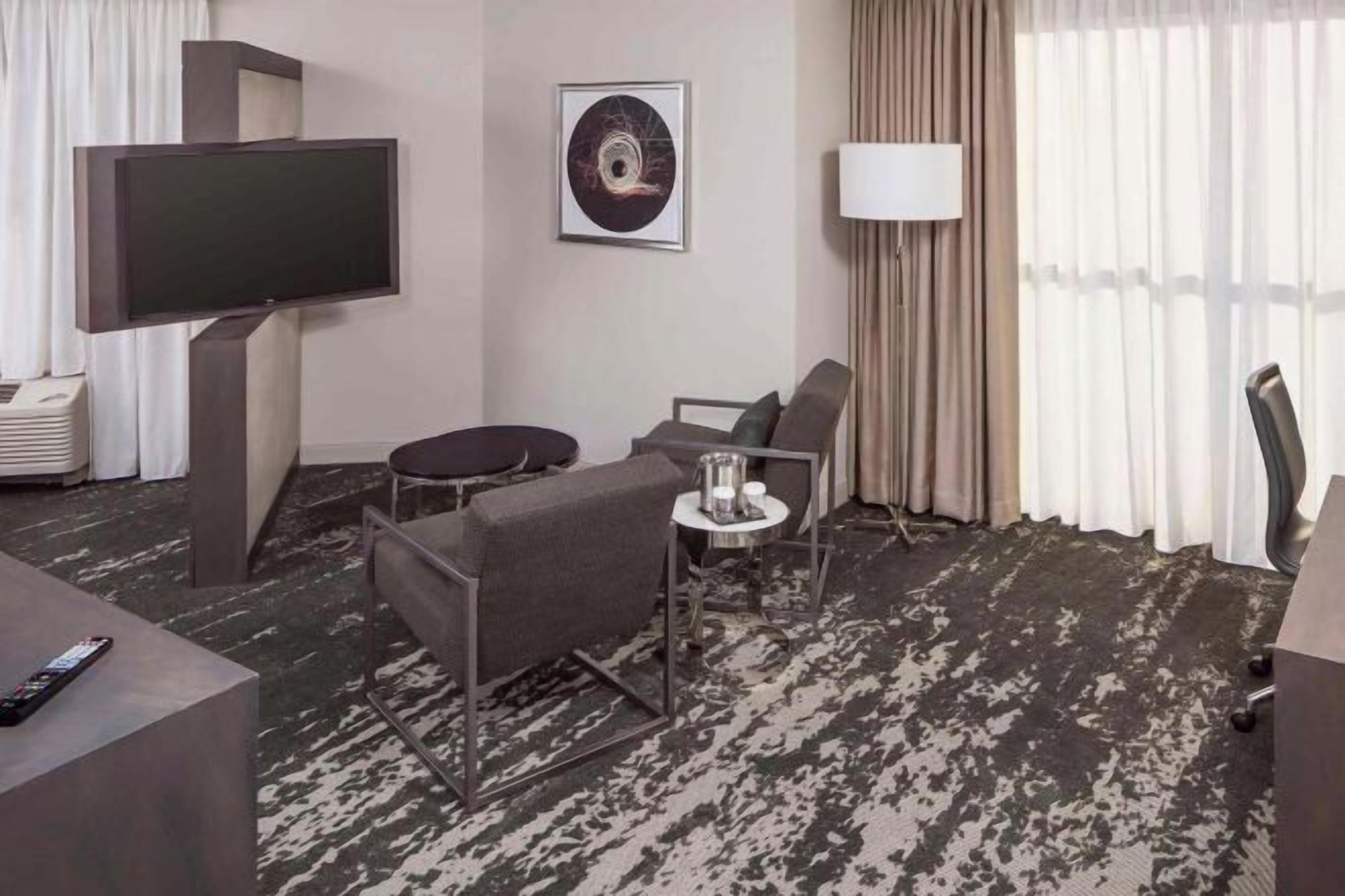 Televisión, películas con cargo