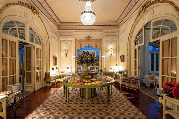 Petit déjeuner buffet