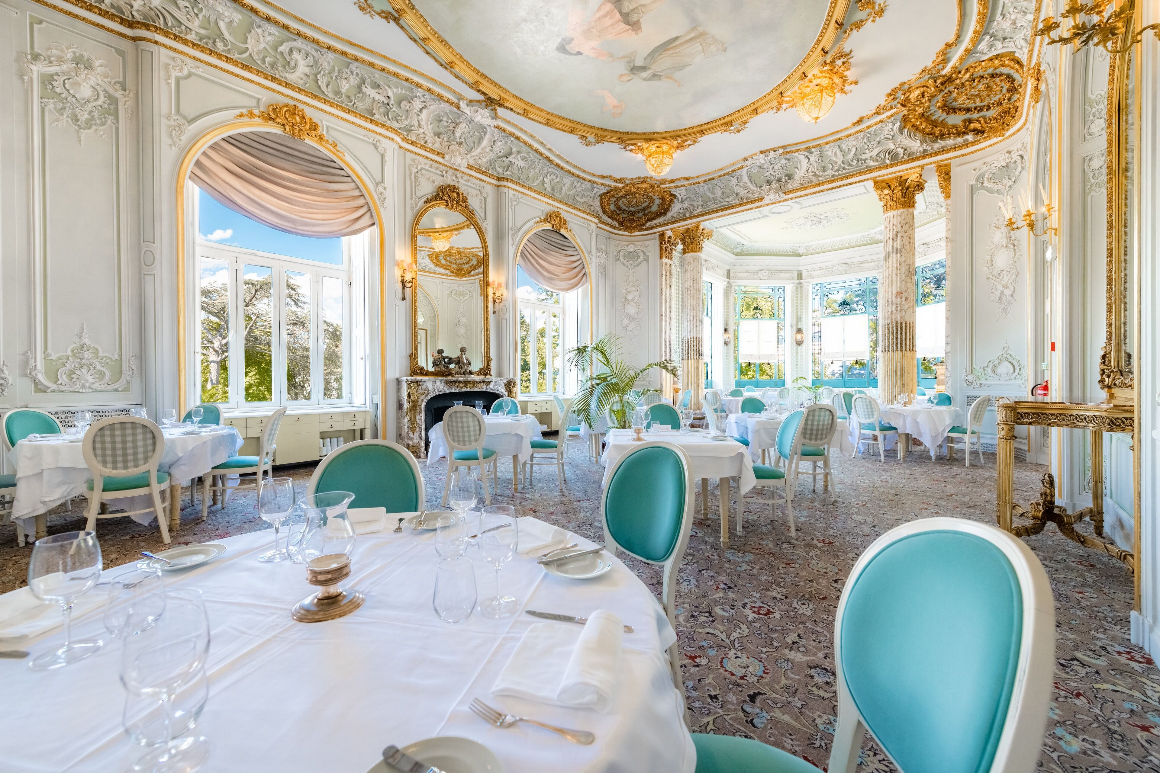 Serviço de almoço e jantar, vistas para o jardim 