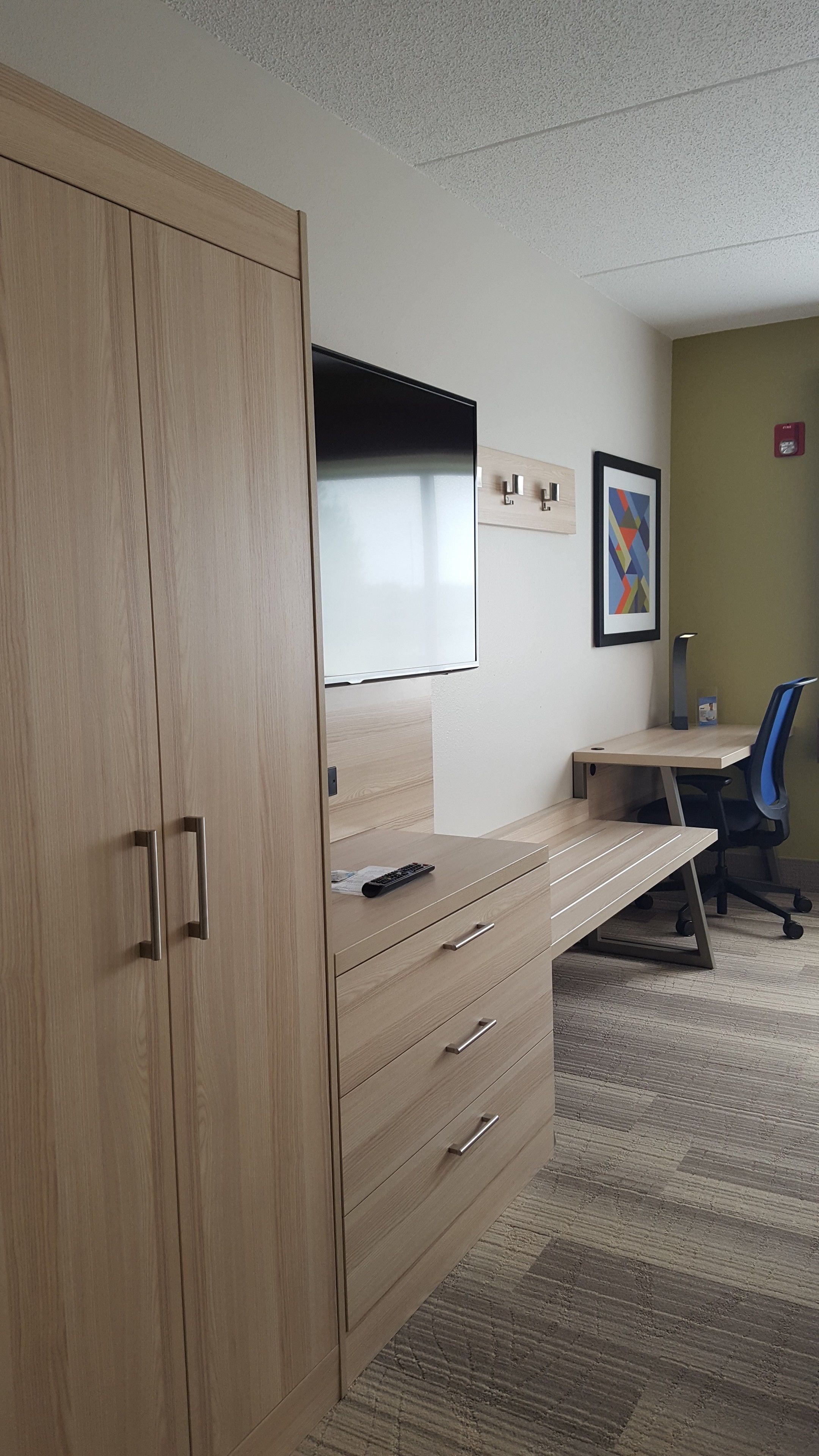 1 bedroom, pillow-top beds, desk, blackout curtains