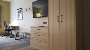 1 bedroom, pillow-top beds, desk, blackout curtains