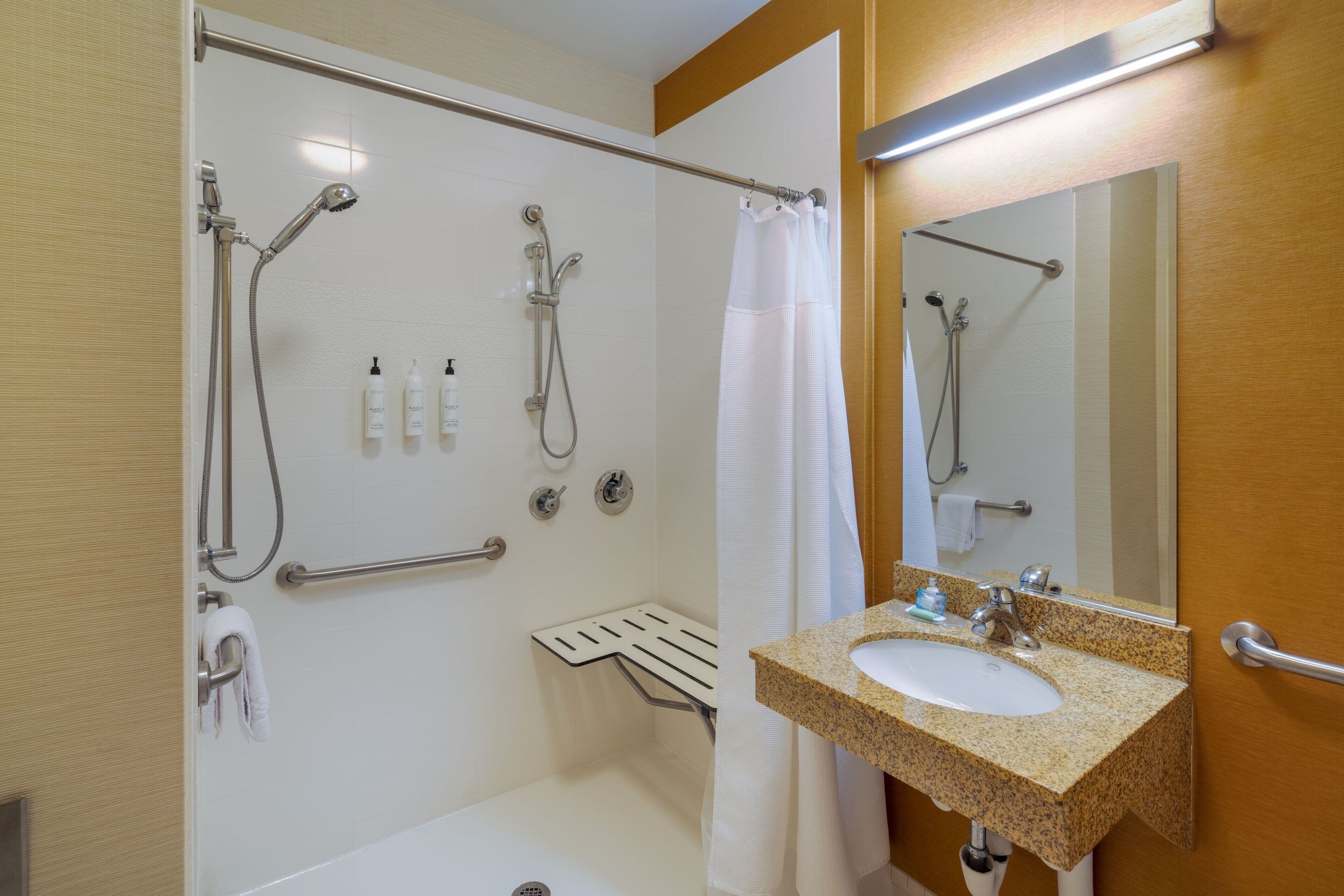 combined shower/bathtub, free toiletries, hair dryer, towels