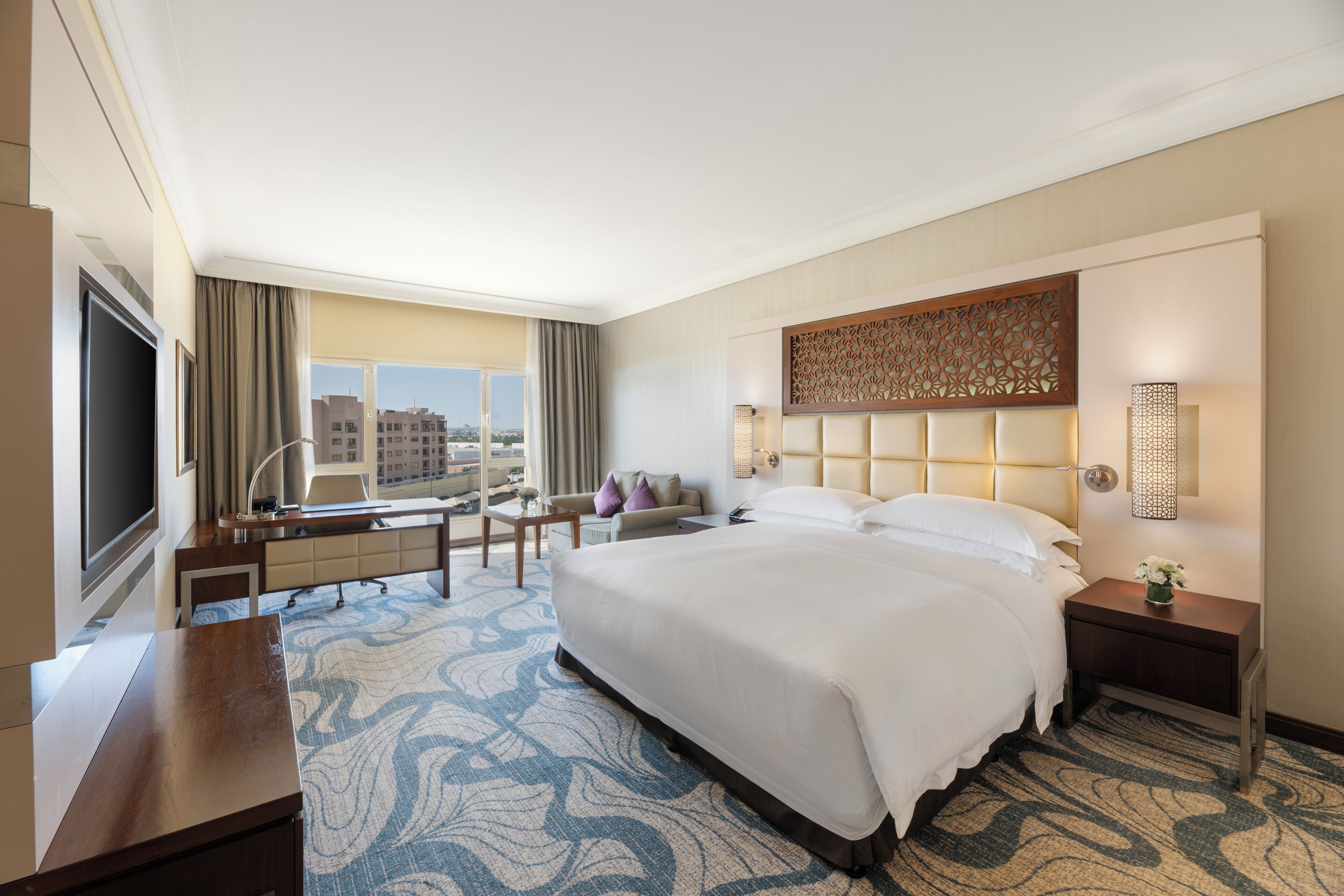 Classic Room, 1 King Bed, City View | Premium bedding, down comforters, minibar, in-room safe