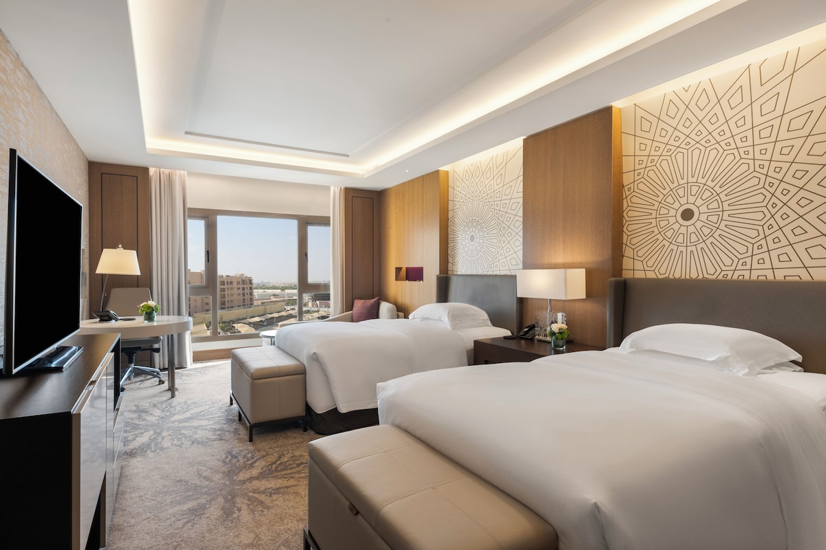 Classic Room, 2 Twin Beds, Club Lounge Access, City View (Club Lounge Access) | Premium bedding, down comforters, minibar, in-room safe