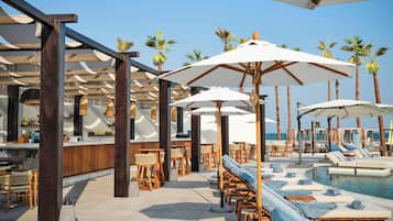 7 restaurantes; se sirve desayuno, almuerzo, cena y brunch