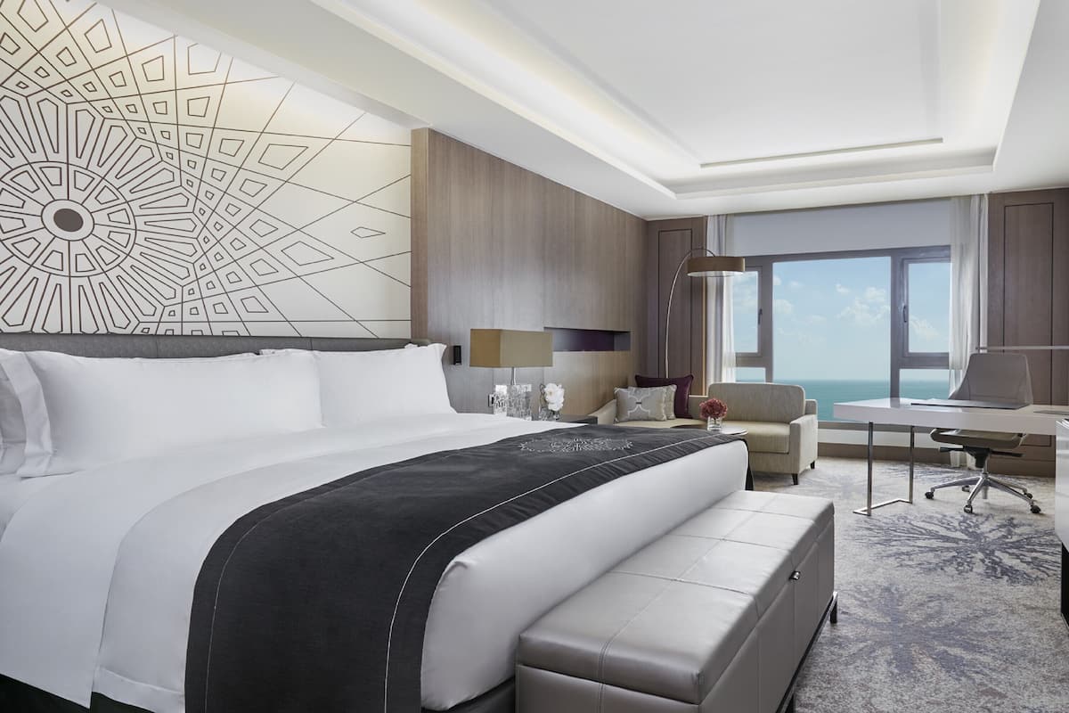 1 bedroom, premium bedding, down duvets, minibar