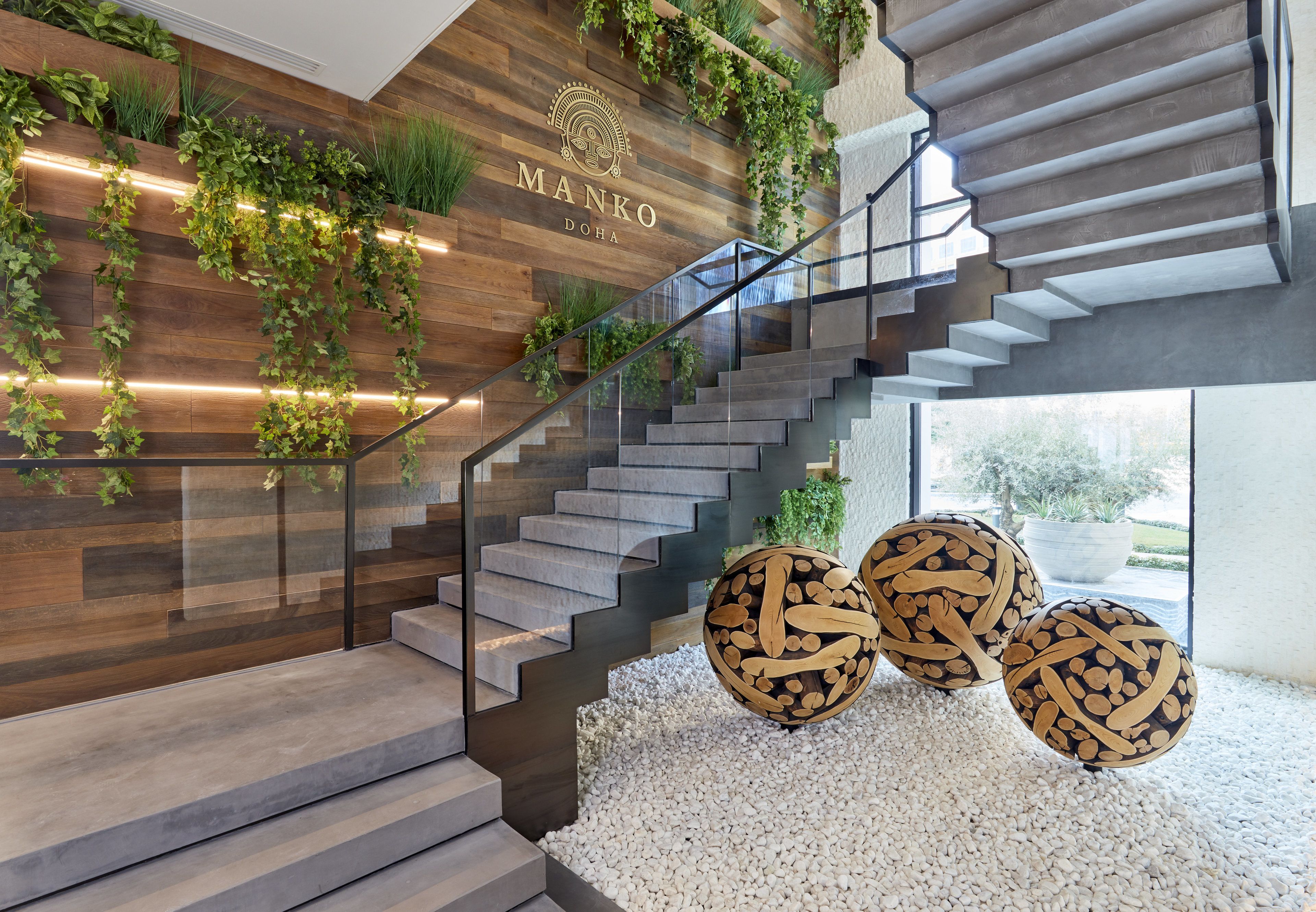 2 bars/lounges, poolside bar