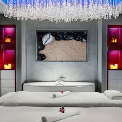 Couples treatment rooms, sauna, hot tub, steam room, body treatments