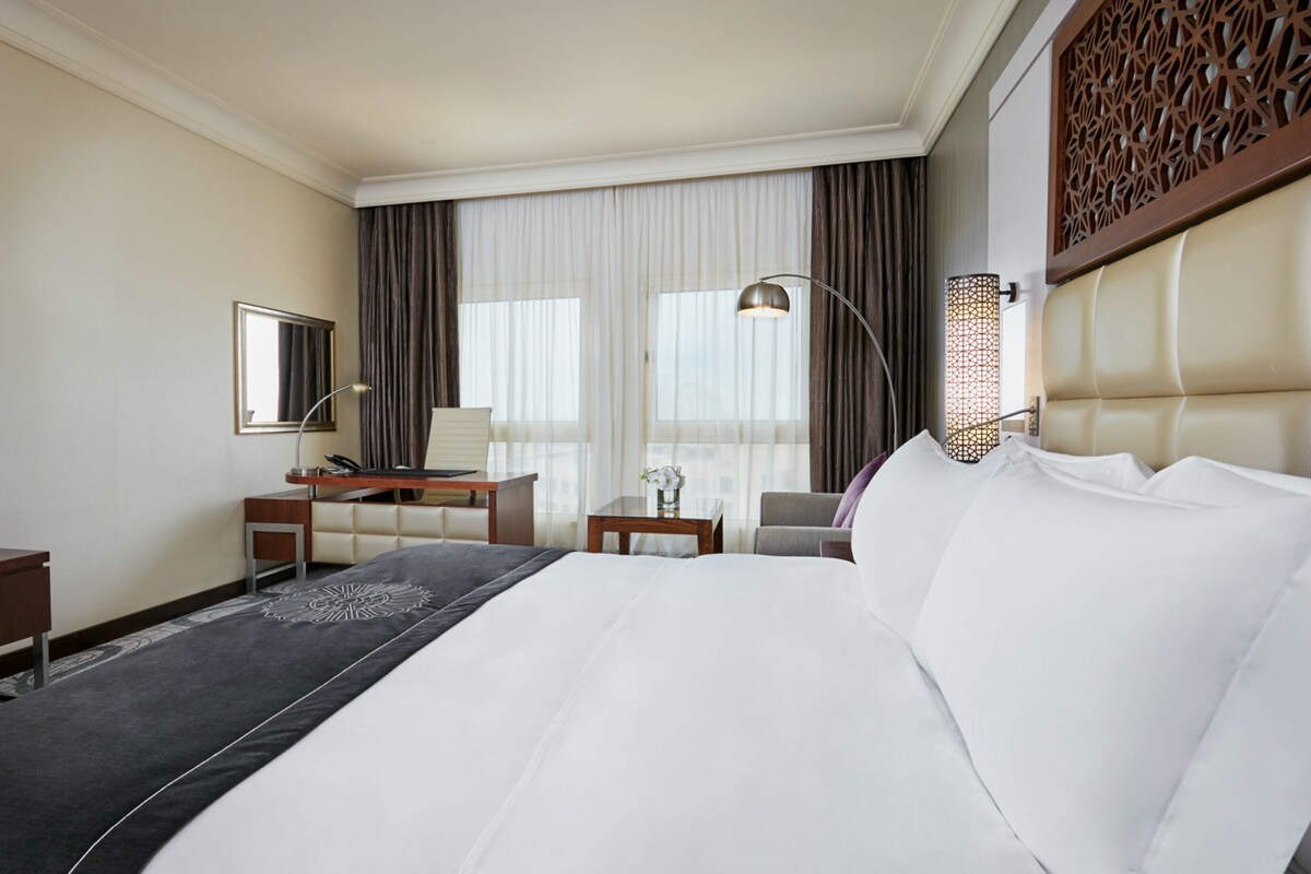 Biancheria da letto di alta qualità, copriletto in piuma, minibar