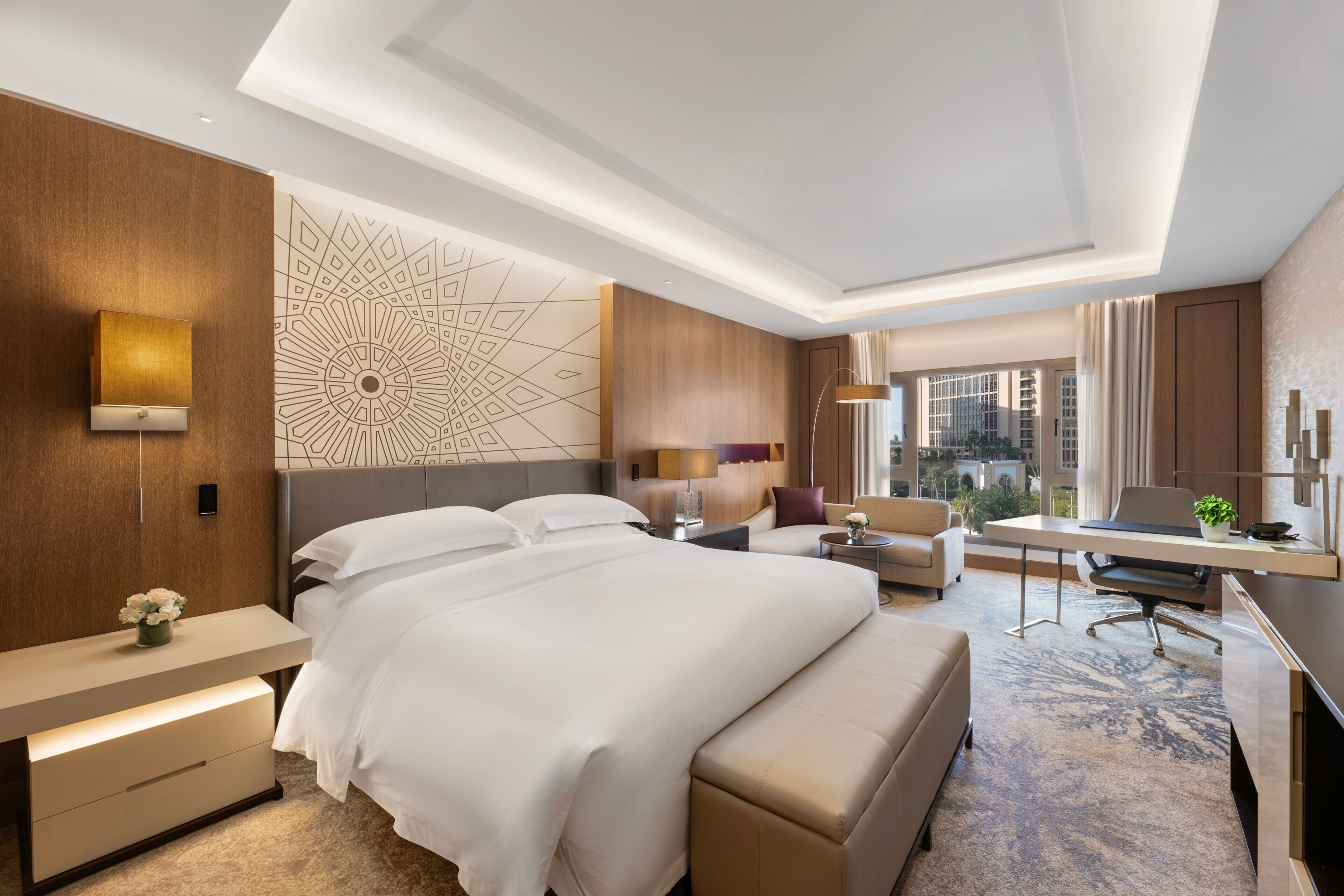 Habitación clásica, 1 cama King size, con acceso al salón lounge del club (Club Lounge Access) | Ropa de cama de alta calidad, edredón y minibar 