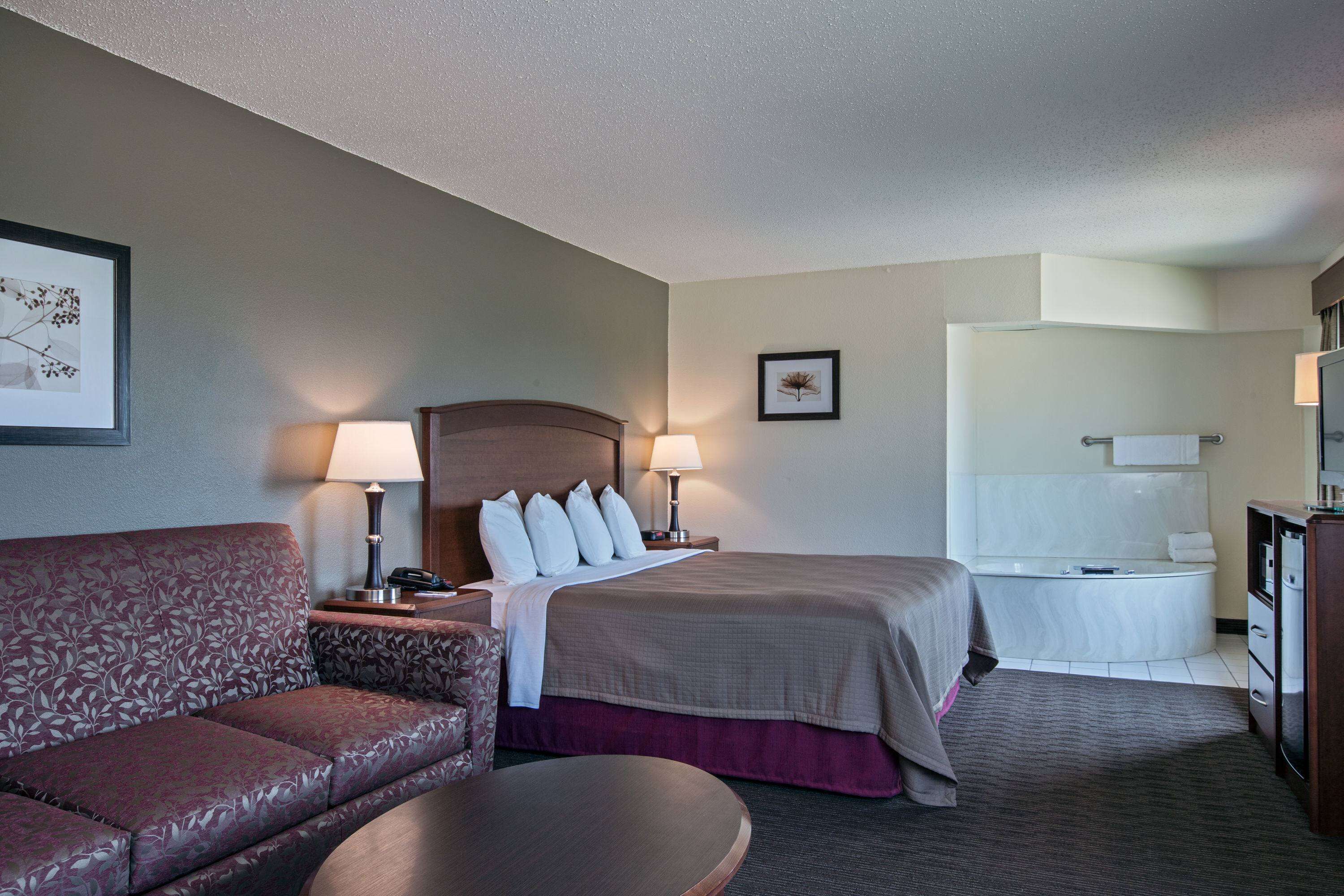 studio suite, 1 king bed, non smoking | 1 bedroom, desk, blackout curtains, iron/ironing board